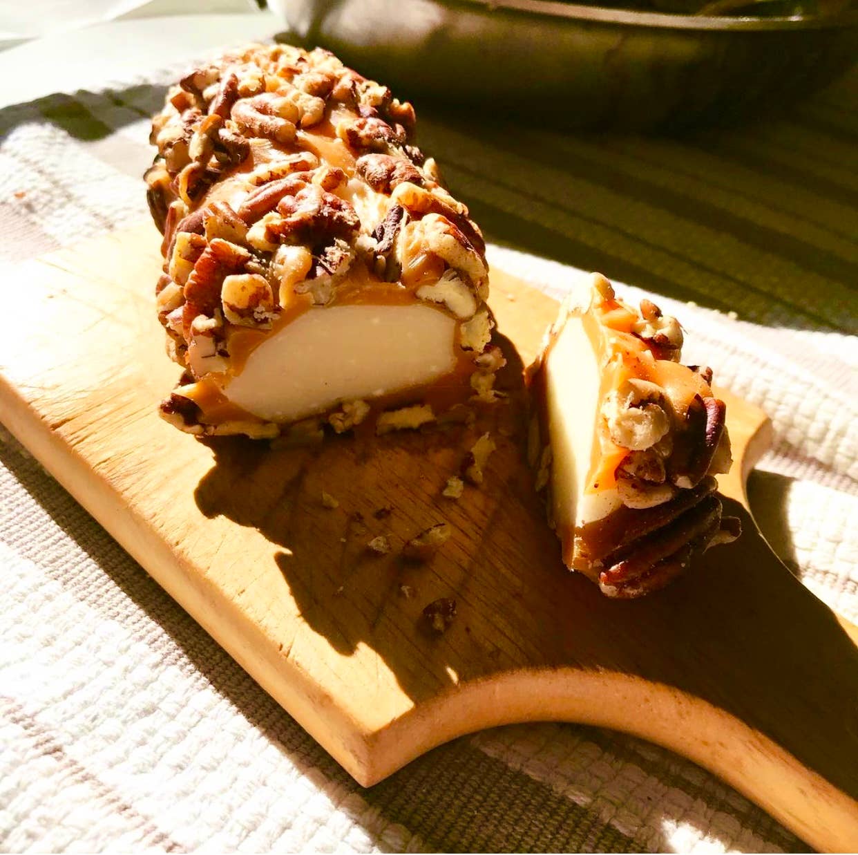 Pecan Log Roll - Vanilla, 2oz. 700